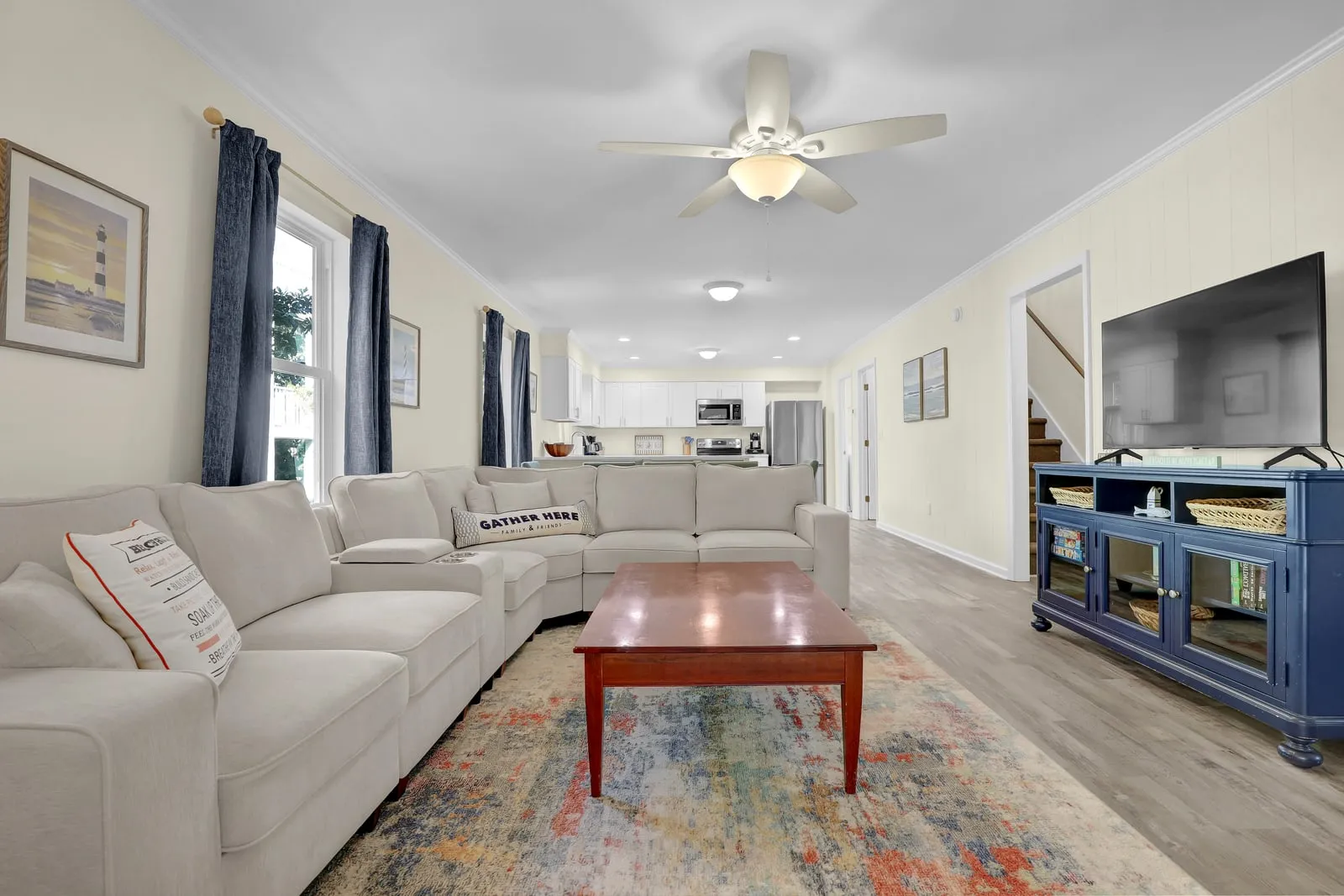Comfortable living room with seating for the whole group